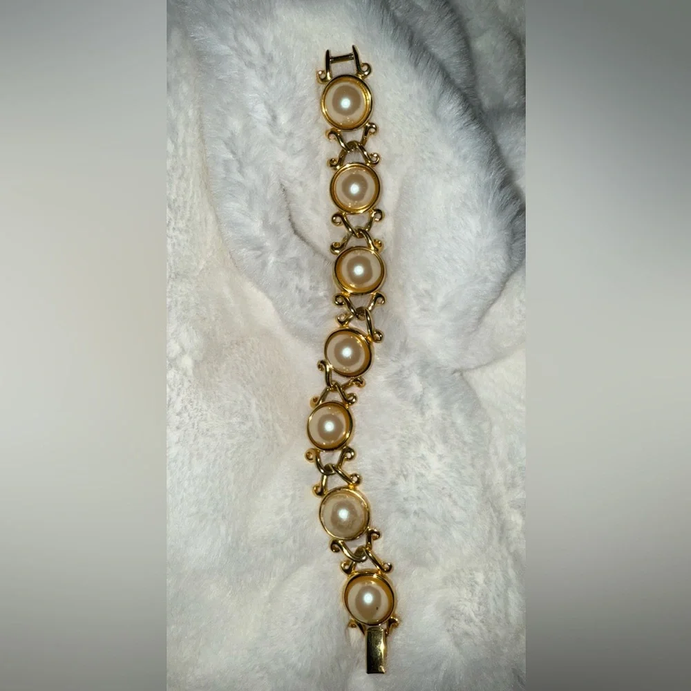 Vintage Golden and Faux Pearl Women's Bracelet made by Weingeroff - Picture 5 of 11